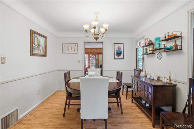 Builiding view eighteen for 925 N Mildred, Dearborn, MI. 48128