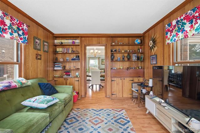 Builiding view eleven for 925 N Mildred, Dearborn, MI. 48128