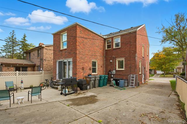 Builiding view forty eight for 925 N Mildred, Dearborn, MI. 48128