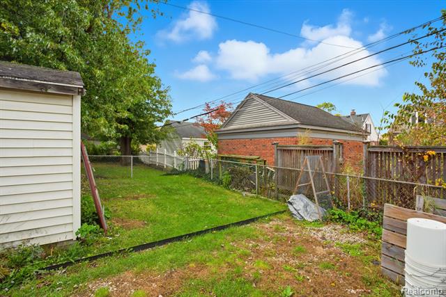 Builiding view forty four for 925 N Mildred, Dearborn, MI. 48128