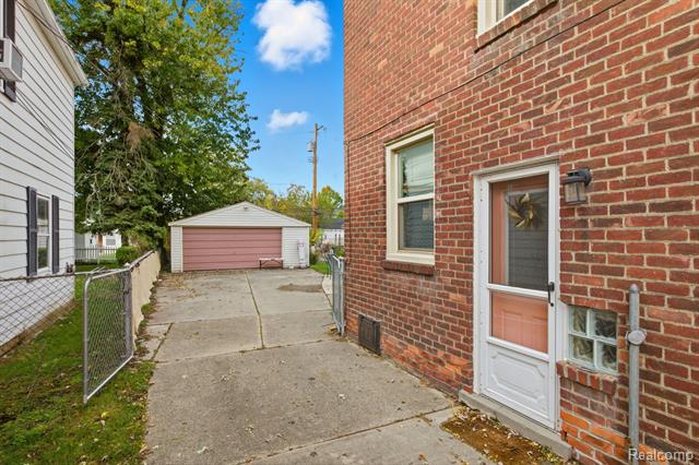 Builiding view forty nine for 925 N Mildred, Dearborn, MI. 48128