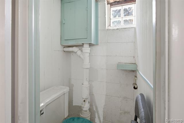 Builiding view forty one for 925 N Mildred, Dearborn, MI. 48128