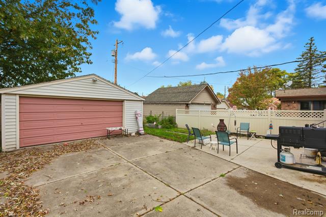 Builiding view forty seven for 925 N Mildred, Dearborn, MI. 48128