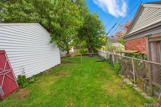 Builiding view forty two for 925 N Mildred, Dearborn, MI. 48128