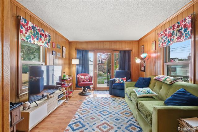 Builiding view fourteen for 925 N Mildred, Dearborn, MI. 48128