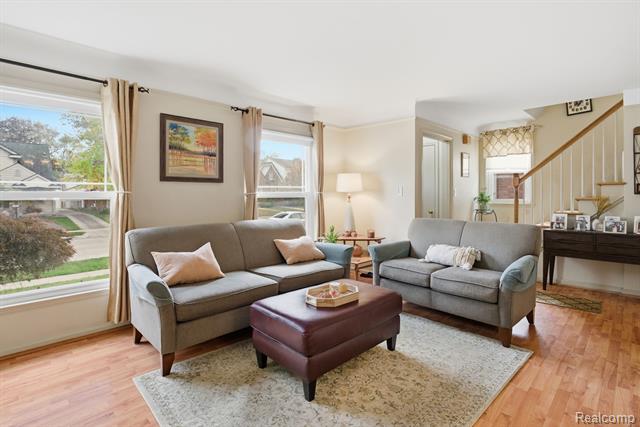 Builiding view nineteen for 925 N Mildred, Dearborn, MI. 48128