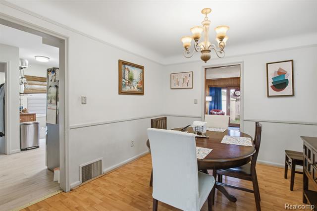 Builiding view seventeen for 925 N Mildred, Dearborn, MI. 48128