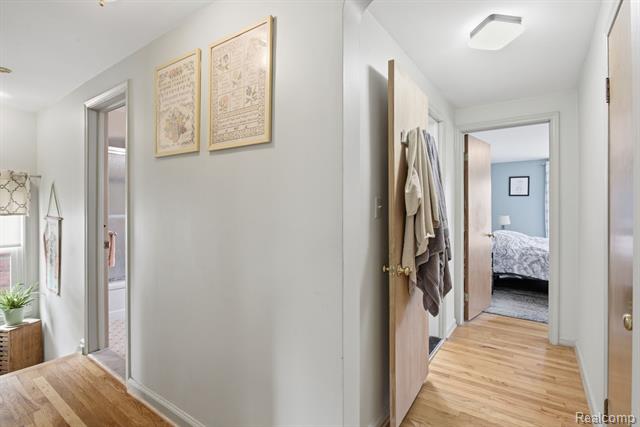 Builiding view thirty eight for 925 N Mildred, Dearborn, MI. 48128