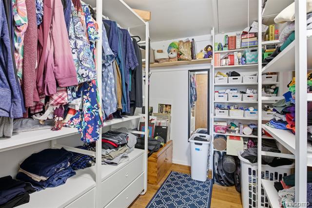 Builiding view thirty five for 925 N Mildred, Dearborn, MI. 48128