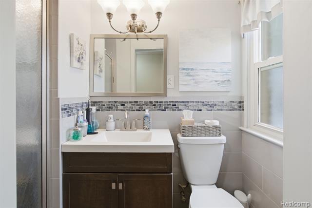 Builiding view thirty four for 925 N Mildred, Dearborn, MI. 48128