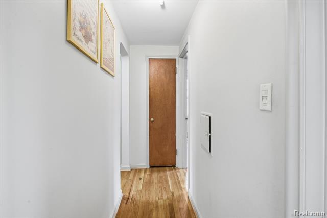 Builiding view thirty nine for 925 N Mildred, Dearborn, MI. 48128