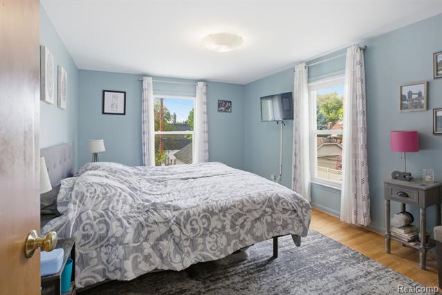 Builiding view thirty seven for 925 N Mildred, Dearborn, MI. 48128