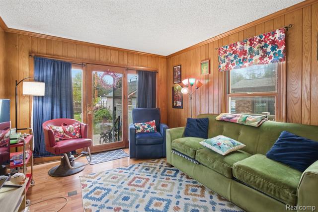 Builiding view twelve for 925 N Mildred, Dearborn, MI. 48128