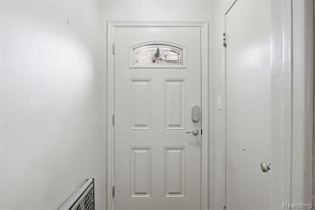 Builiding view twenty five for 925 N Mildred, Dearborn, MI. 48128