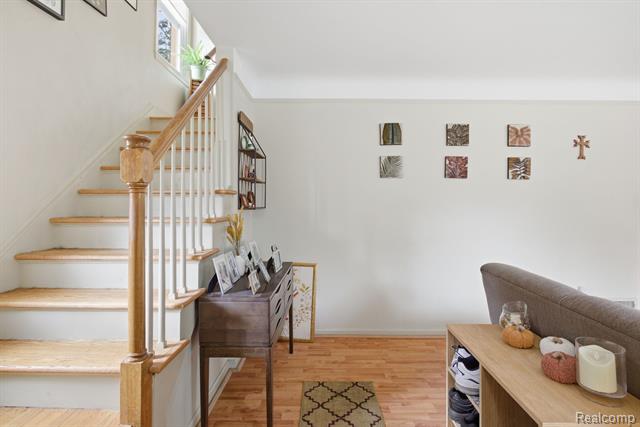 Builiding view twenty four for 925 N Mildred, Dearborn, MI. 48128