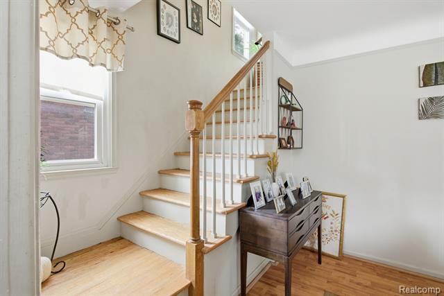 Builiding view twenty three for 925 N Mildred, Dearborn, MI. 48128