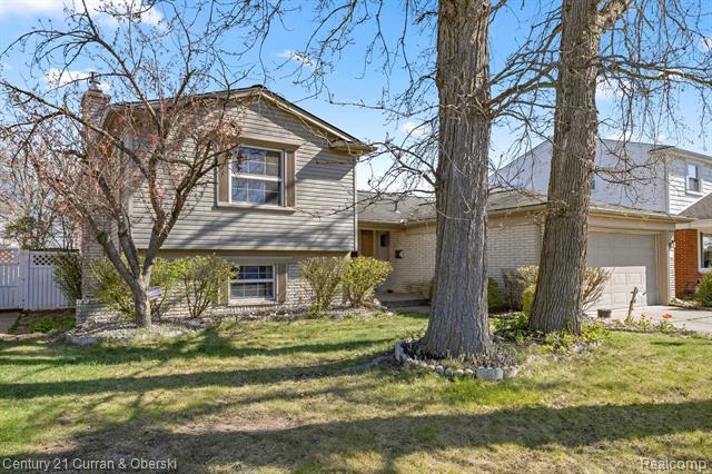 front view picture of 26670 Wilson, Dearborn Heights, MI. 48127