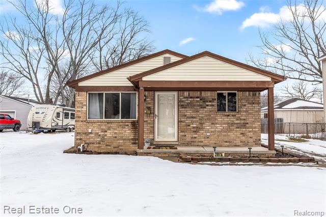front view picture of 28914 Hennepin, Garden City, MI. 48135