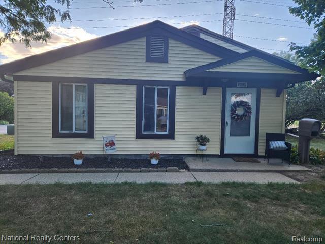front view picture of 38075 Sherwood, Westland, MI. 48185
