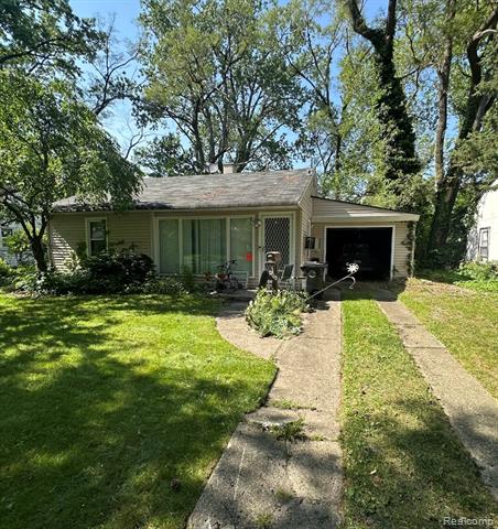 front view picture of 10620 Saratoga Ave, Oak Park, MI. 48237