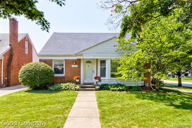 front view picture of 23351 Oak, Dearborn, MI. 48128
