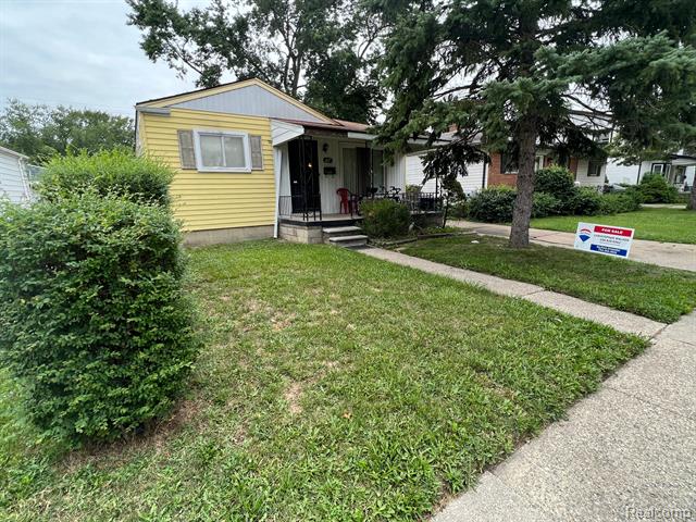 front view picture of 396 W Pearl Ave, Hazel Park, MI. 48030
