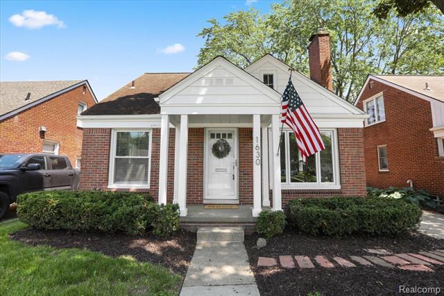 front view picture of 1630 N Denwood, Dearborn, MI. 48128