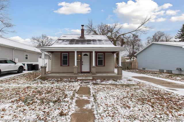 front view picture of 1597 W Saratoga St, Ferndale, MI. 48220