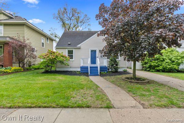 front view picture of 1517 W Saratoga St, Ferndale, MI. 48220