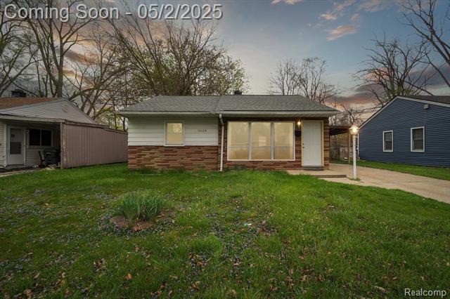 front view picture of 10120 Saratoga Ave, Oak Park, MI. 48237