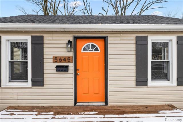 front view picture of 5645 N Walton, Westland, MI. 48185
