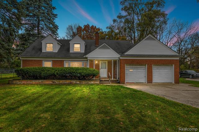 front view picture of 18618 W 9 Mile Rd, Southfield, MI. 48075