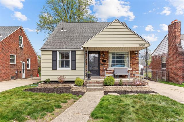 front view picture of 2028 N Franklin, Dearborn, MI. 48128