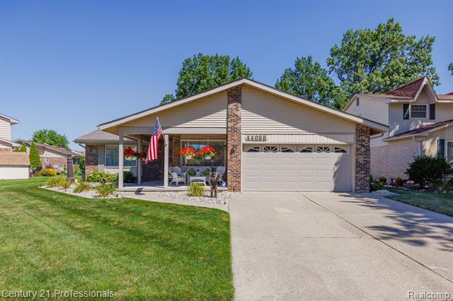 front view picture of 44088 Yorkshire, Canton, MI. 48187