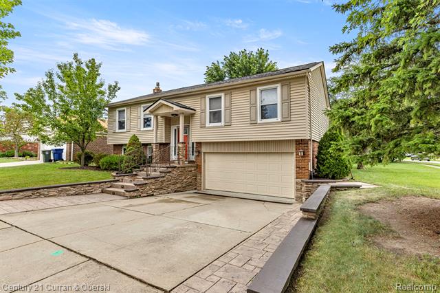front view picture of 6114 Raintree, Canton, MI. 48187