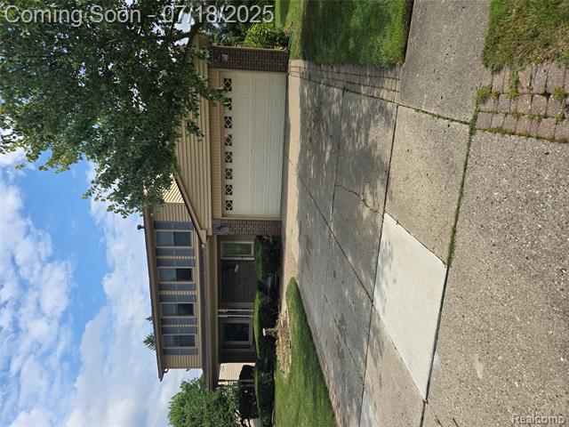 front view picture of 42479 Redfern, Canton, MI. 48187
