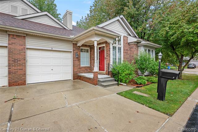 front view picture of 9 Canfield Cir, Dearborn Heights, MI. 48127