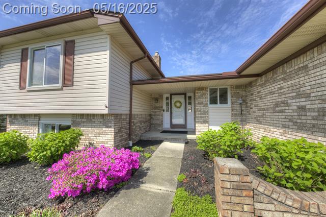front view picture of 1275 Franciscan Ct E, Canton, MI. 48187