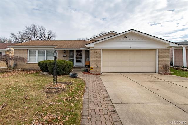 front view picture of 326 Centralia, Dearborn Heights, MI. 48127