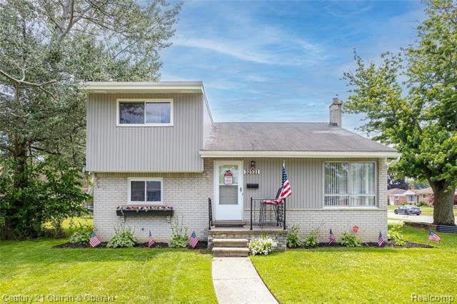 front view picture of 32521 Dover, Garden City, MI. 48135