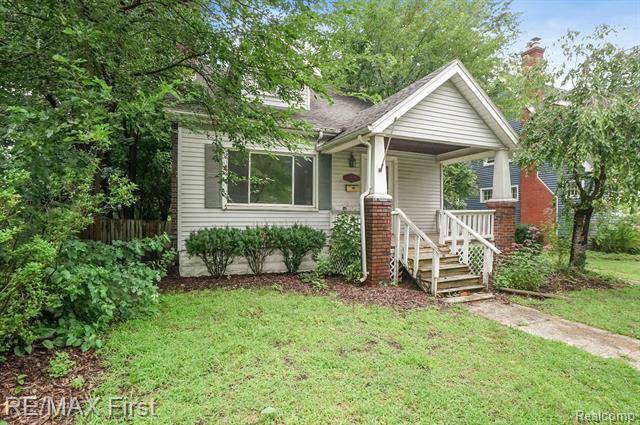 front view picture of 560 Albany St, Ferndale, MI. 48220