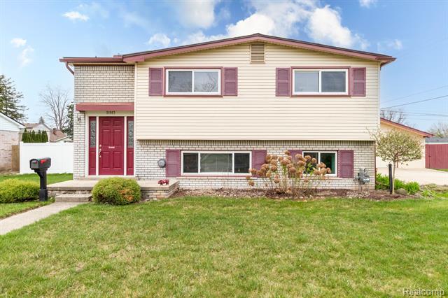 front view picture of 31567 Elmwood, Garden City, MI. 48135