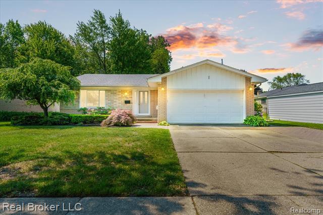 front view picture of 33029 Hampshire, Westland, MI. 48185