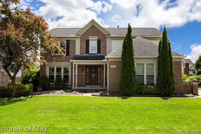 front view picture of 47951 Picadilly Ct, Canton, MI. 48187