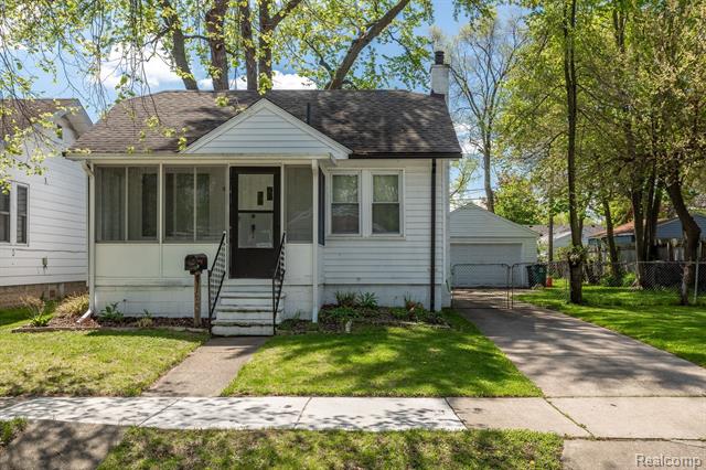 front view picture of 1904 Academy St, Ferndale, MI. 48220