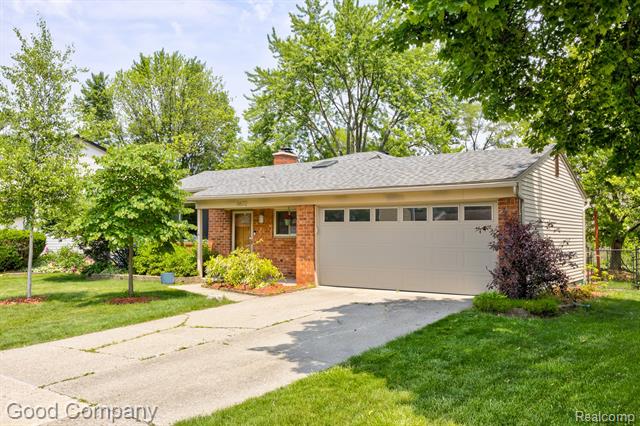 front view picture of 6672 Devonshire, Canton, MI. 48187