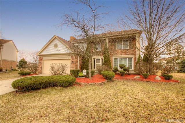 front view picture of 46481 Oak Manor Ct E, Canton, MI. 48187