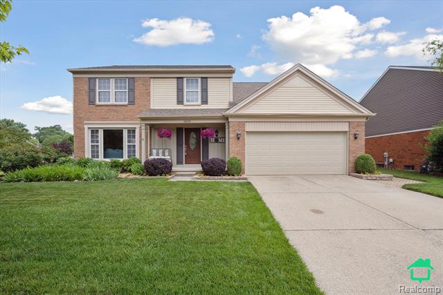 front view picture of 46518 Oak Manor Ct E, Canton, MI. 48187