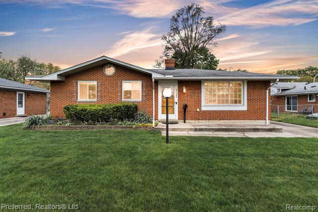 front view picture of 6725 N Wildwood, Westland, MI. 48185