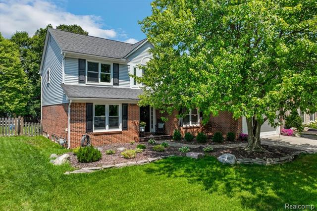 front view picture of 45912 Larchmont, Canton, MI. 48187